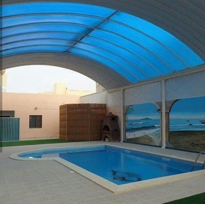 أنواع مظلات المسابح